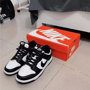 Like new! Dunk panda 8.5